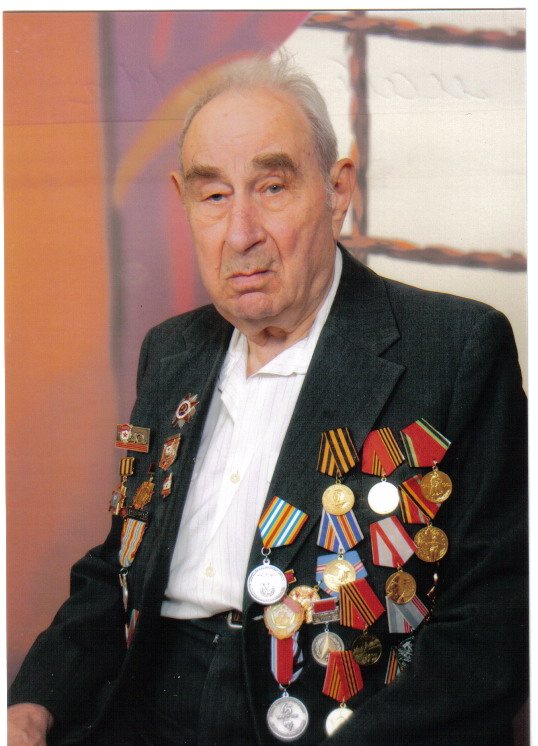 От ополченца до офицера-огнемётчика.