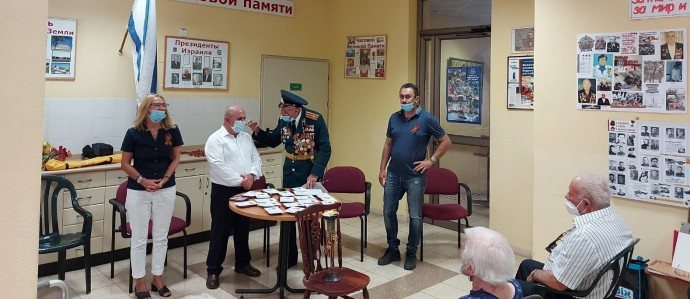 ВОЗЬМЕМСЯ ЗА РУКИ, ДРУЗЬЯ, ЧТОБ НЕ ПРОПАСТЬ ПООДИНОЧКЕ.
